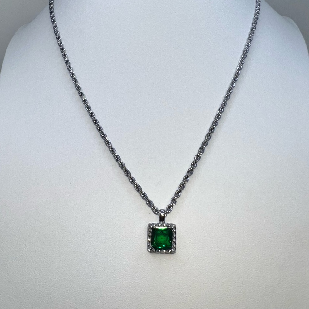 Sliver Rope Emerald Pendent Necklace